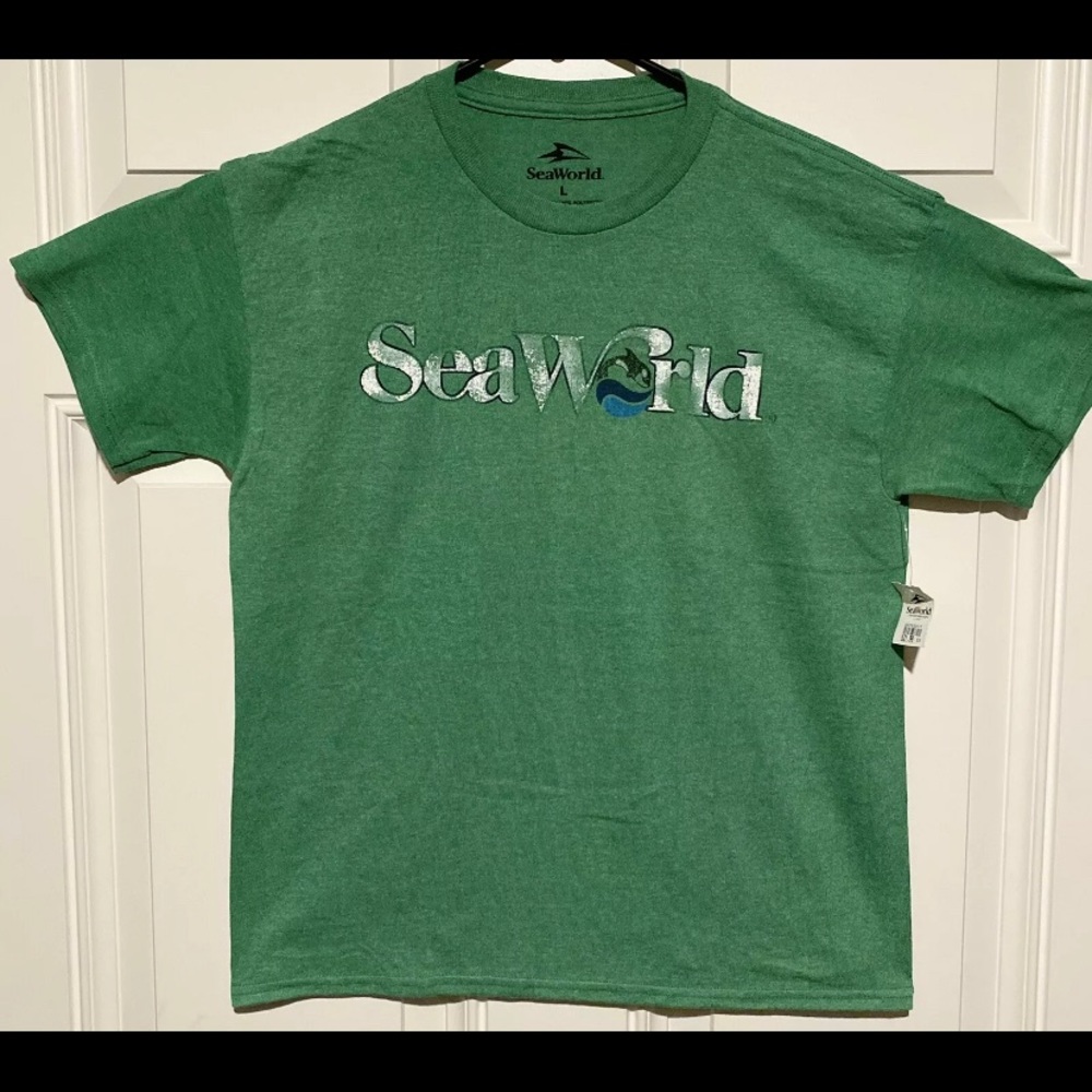 SeaWorld Distressed Look Collector/Souvenier Tee- Youth Large